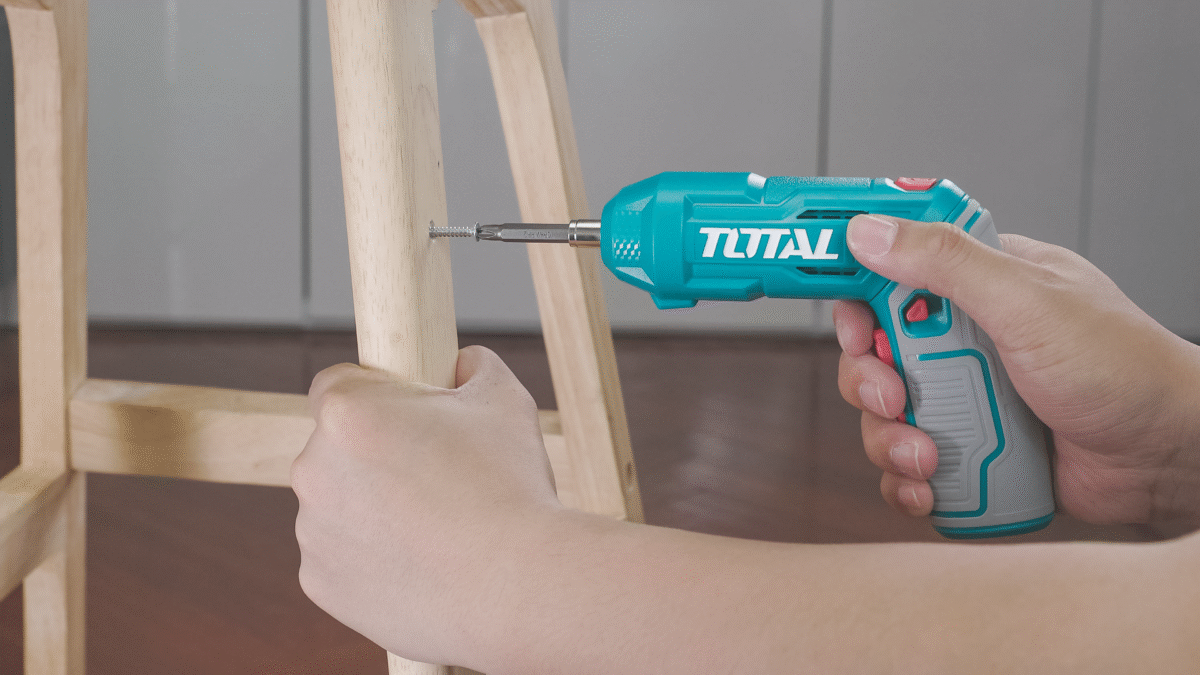 TOTAL Cordless Screwdriver – 4V, 240rpm, 4N.m Torque, 1/4″ Hex, Adjustable Handle with 23-Pc Bit Set (TSDLI04425) TOTAL Cordless Screwdriver – 4V, 240rpm, 4N.m Torque, 1/4″ Hex, Adjustable Handle with 23-Pc Bit Set (TSDLI04425)