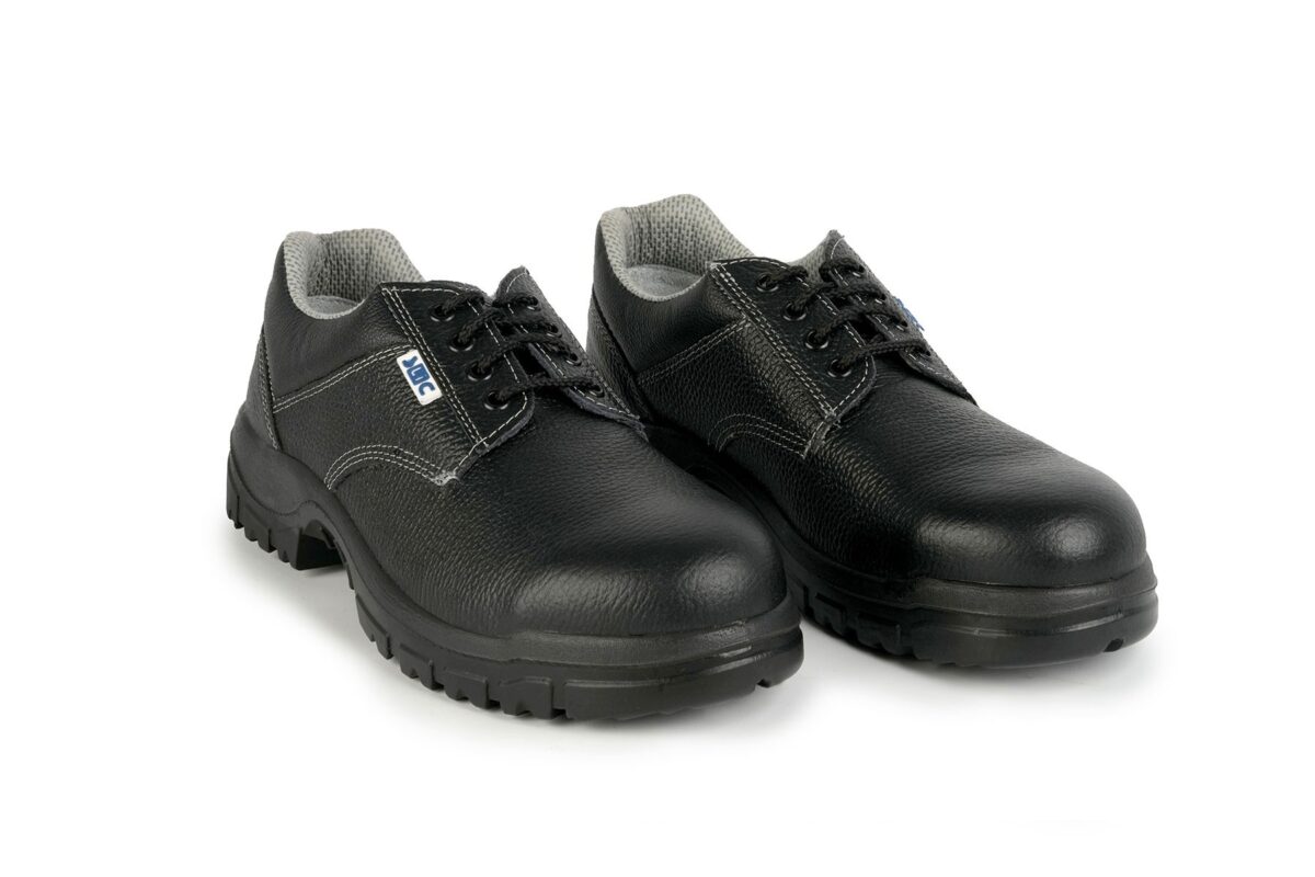 SLIC Black Safety Shoe with Four Eyelets – Steel Toe Industrial Safety Footwear SLIC Black Safety Shoe with Four Eyelets – Steel Toe Industrial Safety Footwear