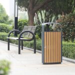 ⁦سلة نفايات خارجية بشرائح خشب WPC مع هيكل ستانلس ستيل⁩ - الصورة ⁦2⁩