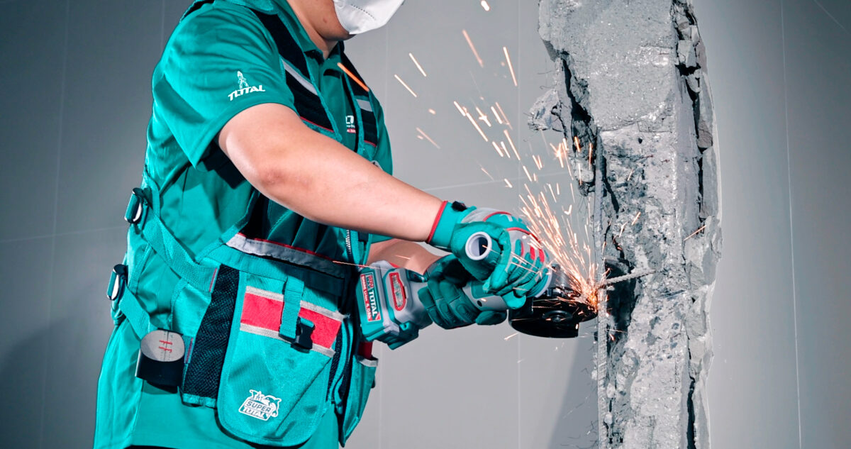 TOTAL 20V Cordless Combo Kit 3 Pcs Brushless – Angle Grinder + Impact Drill + Impact Wrench with Batteries (TCKLI20358) TOTAL 20V Cordless Combo Kit 3 Pcs Brushless – Angle Grinder + Impact Drill + Impact Wrench with Batteries (TCKLI20358)
