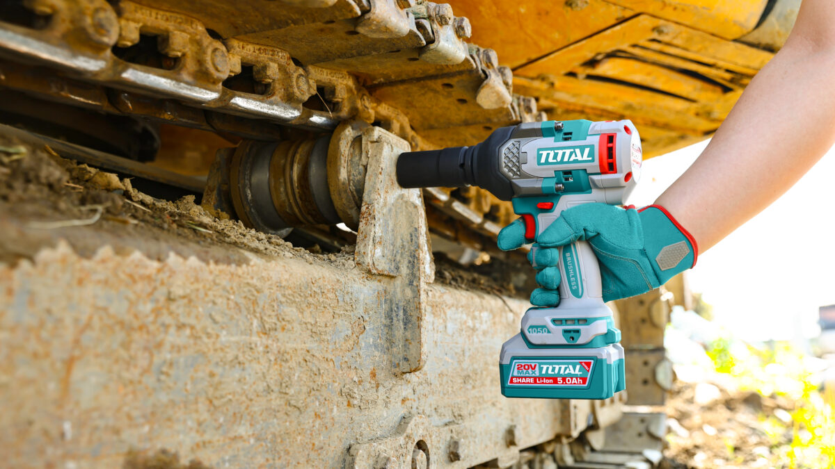 TOTAL 20V Cordless Impact Wrench 3/4″ Brushless – 1050Nm with 2×5.0Ah Batteries & Deep Sockets Set (TIWLI20105) TOTAL 20V Cordless Impact Wrench 3/4″ Brushless – 1050Nm with 2×5.0Ah Batteries & Deep Sockets Set (TIWLI20105)