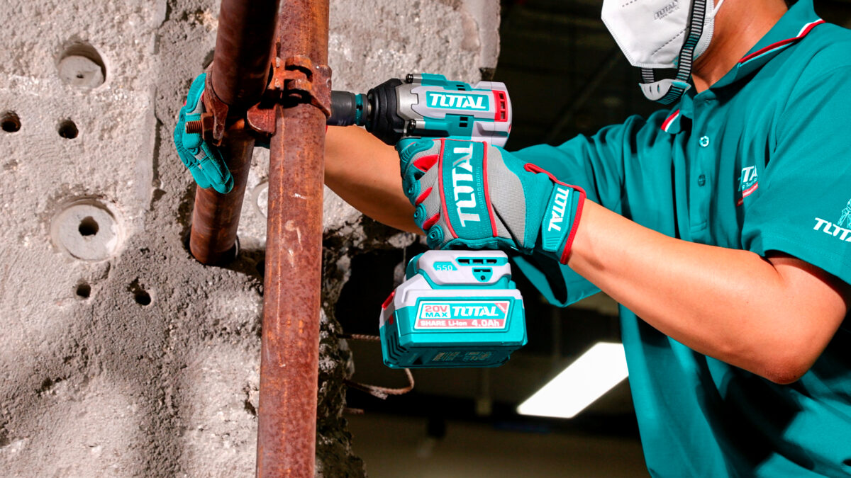 TOTAL 20V Cordless Impact Wrench 1/2″ Brushless – 550Nm with 2×4.0Ah Batteries & Sockets (TIWLI2055) TOTAL 20V Cordless Impact Wrench 1/2″ Brushless – 550Nm with 2×4.0Ah Batteries & Sockets (TIWLI2055)