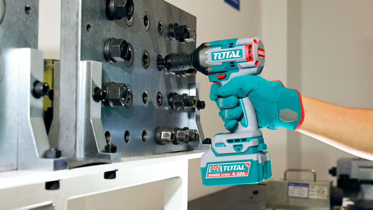 TOTAL 20V Cordless Impact Wrench 1/2″ Brushless – 550Nm with 2×4.0Ah Batteries & Sockets (TIWLI2055) TOTAL 20V Cordless Impact Wrench 1/2″ Brushless – 550Nm with 2×4.0Ah Batteries & Sockets (TIWLI2055)